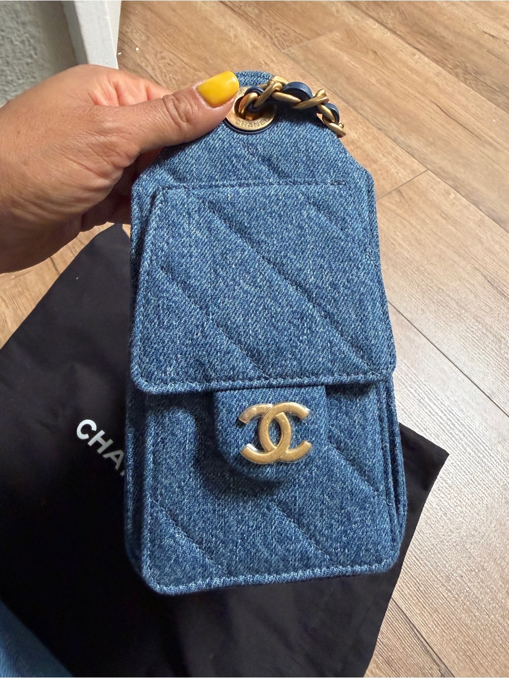 CHANEL Denim Drawstring Shoulder Bag in Blue with Gold Hardware - Picture 2 of 4